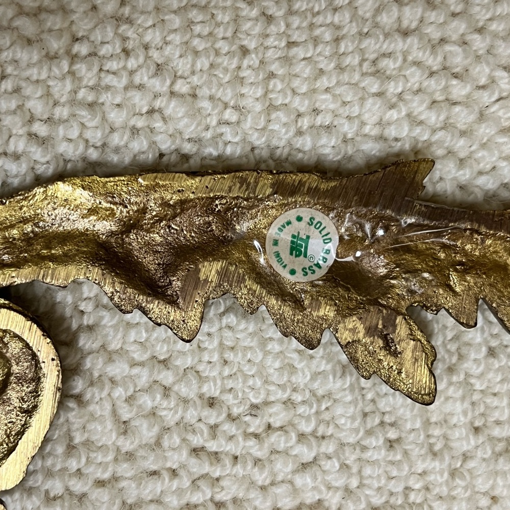 Vintage Solid Brass Wall Decor Ornament Plaque Topper Furniture Accent - Picture 9 of 16